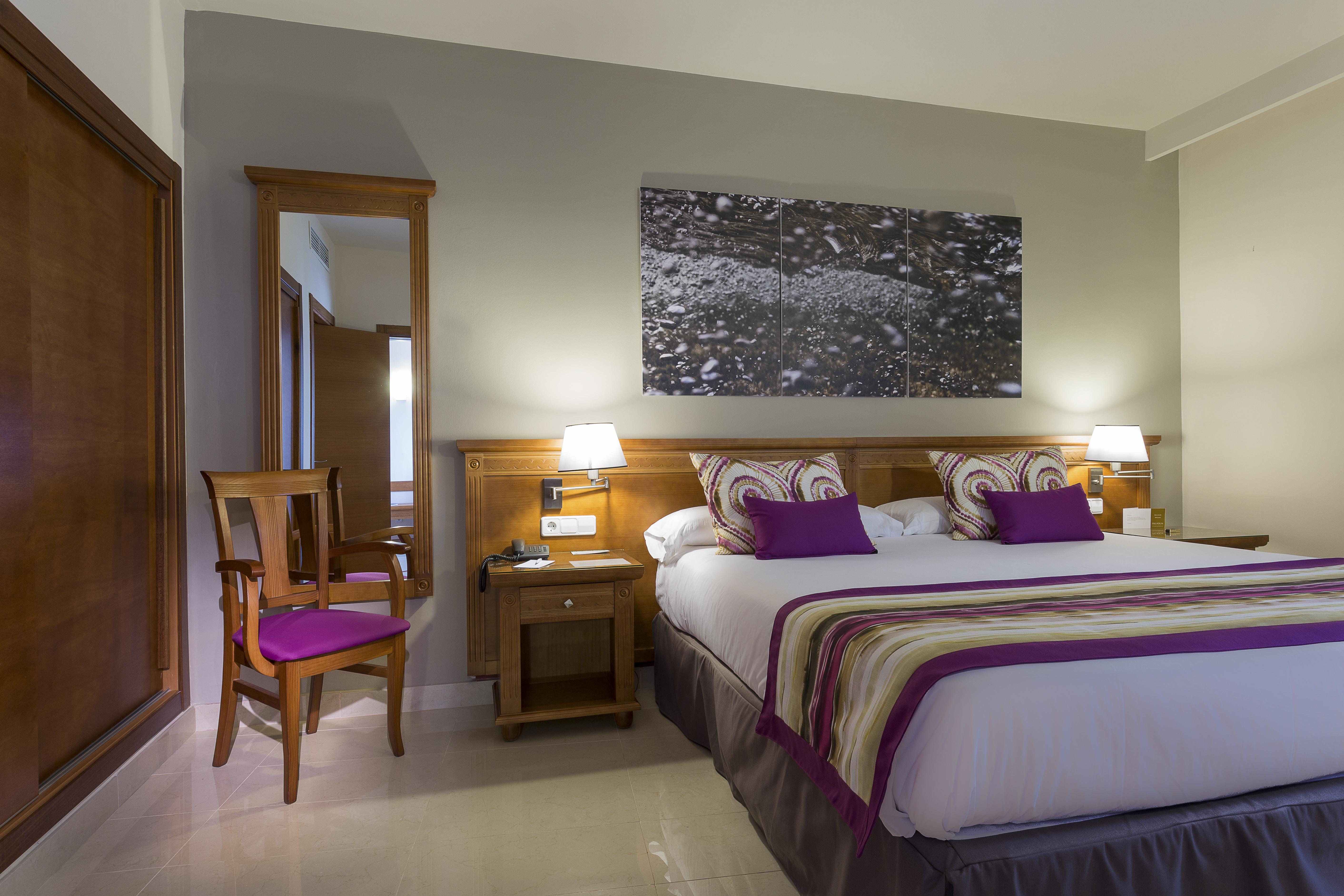 Grand Palladium Select Palace Ibiza Playa d'en Bossa Ngoại thất bức ảnh A bedroom at the hotel