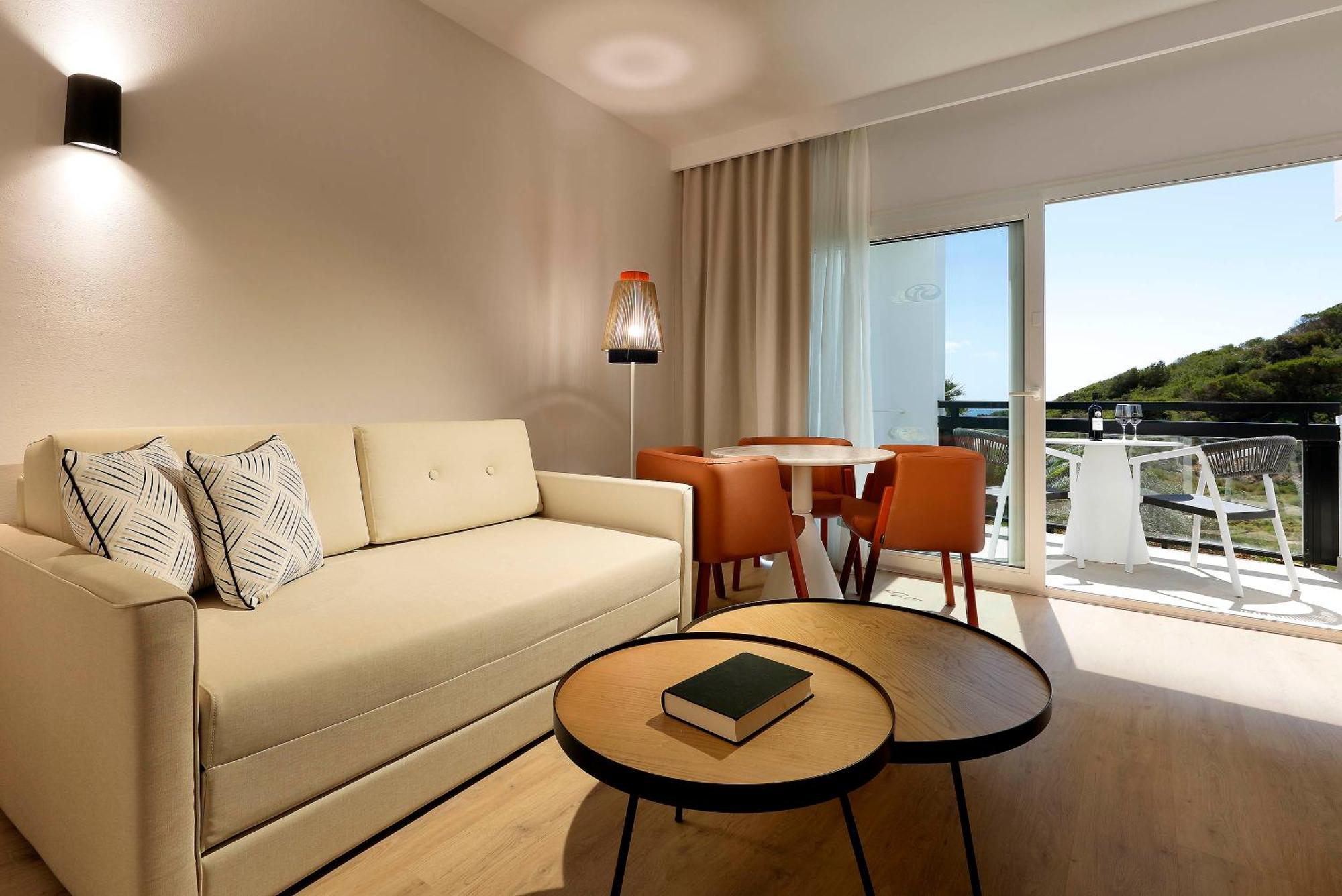 Grand Palladium Select Palace Ibiza Playa d'en Bossa Phòng bức ảnh A living room