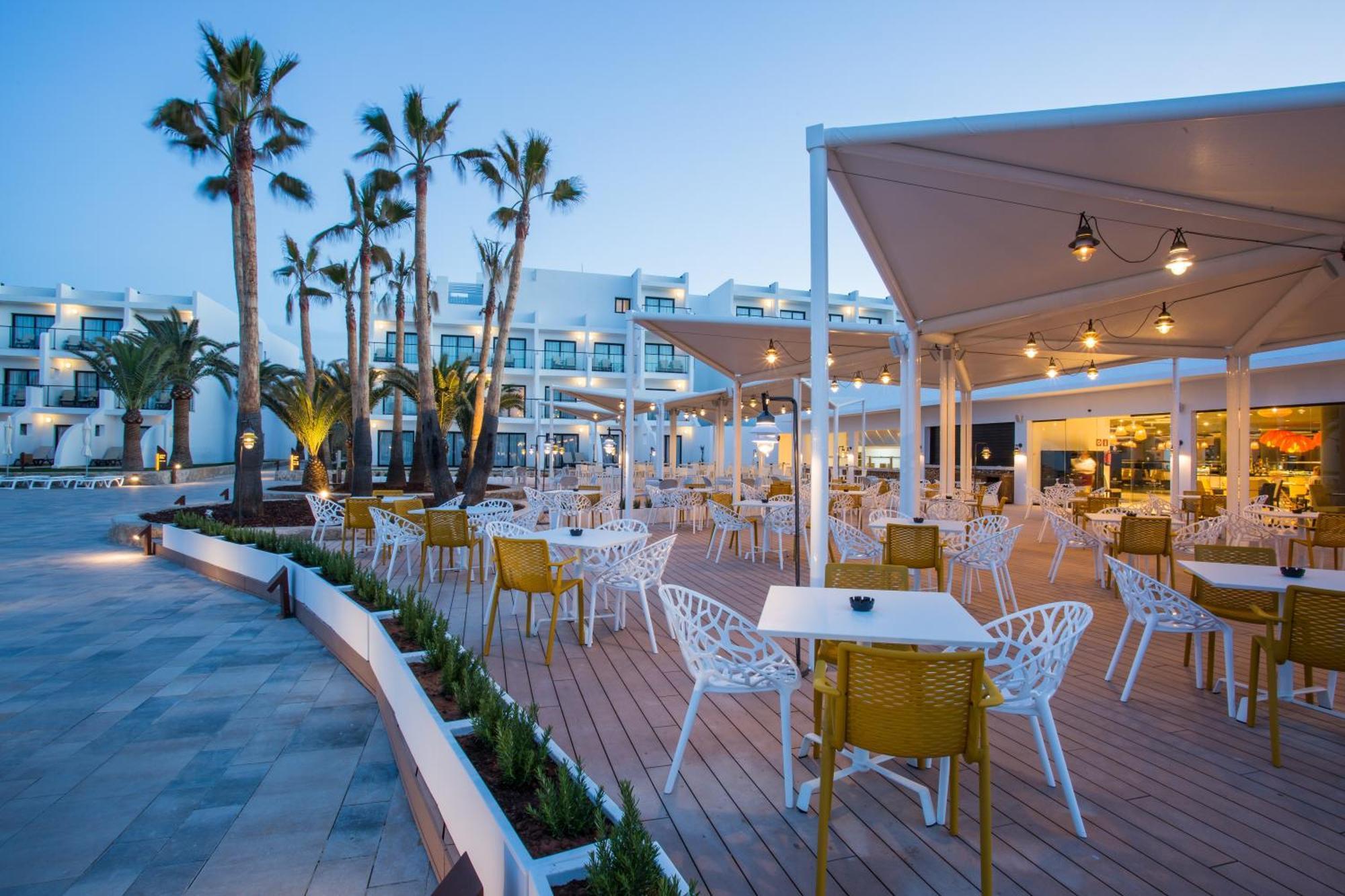 Grand Palladium Select Palace Ibiza Playa d'en Bossa Ngoại thất bức ảnh The Village